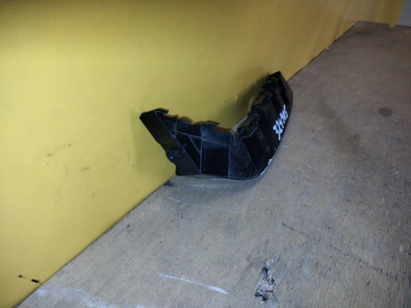 Кронштейн переднего бампера правый CIVIC FC/FK 15-