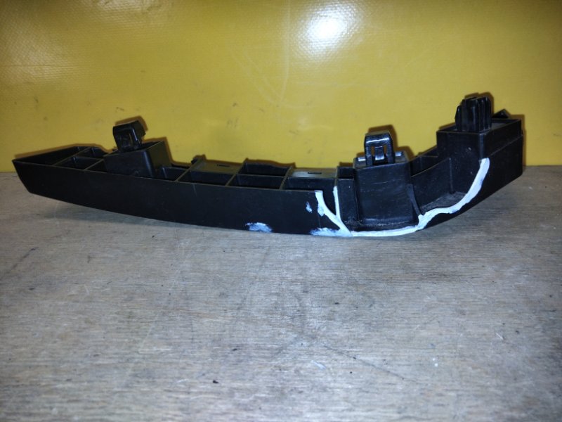 Кронштейн переднего бампера правый CIVIC FC/FK 15-