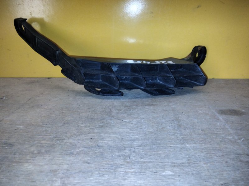 Кронштейн заднего бампера правый TOYOTA RAV4 18-