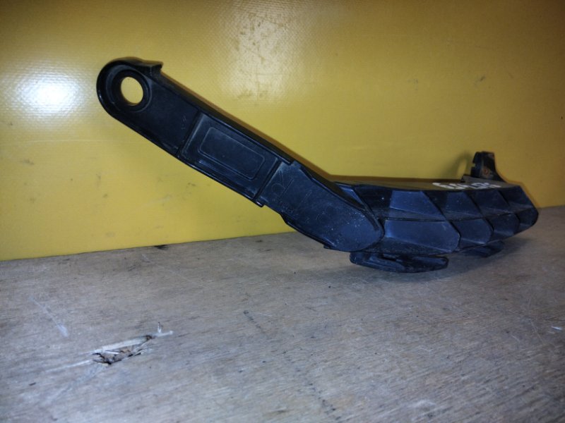 Кронштейн заднего бампера правый RAV4 18-