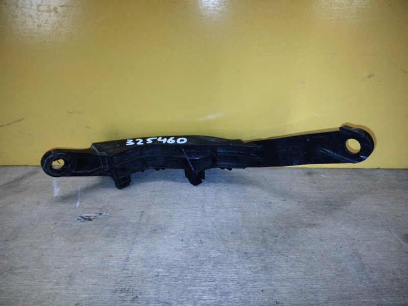 Кронштейн заднего бампера правый TOYOTA RAV4 18- 5256242060 Б/У