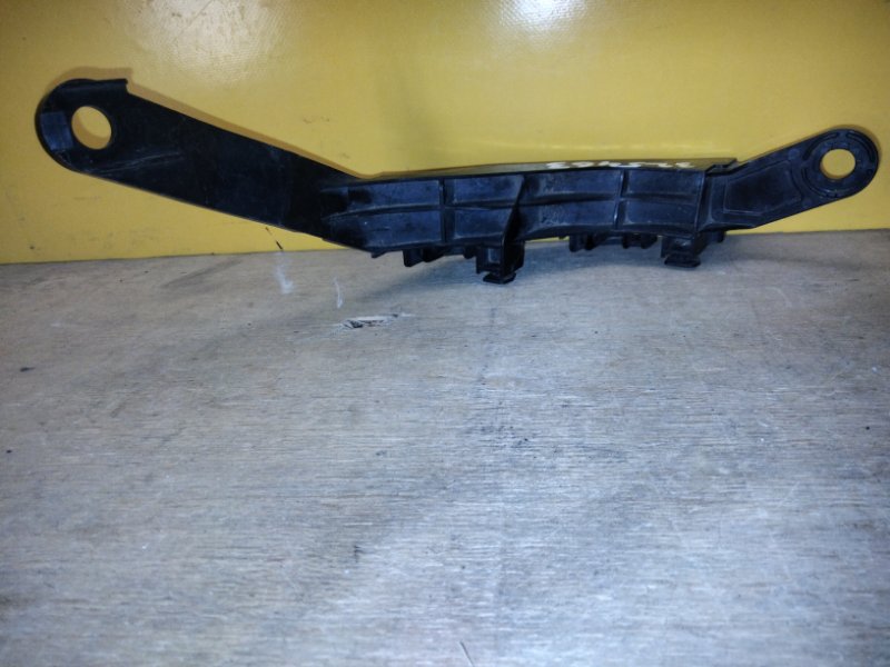 Кронштейн заднего бампера левый RAV4 18-