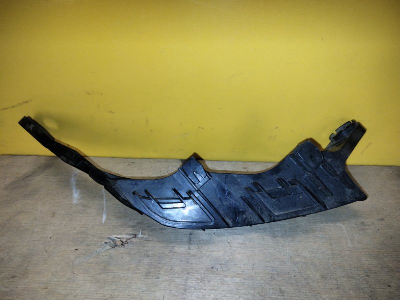 Кронштейн заднего бампера левый RAV4 18-