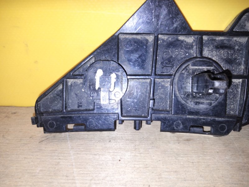 Кронштейн заднего бампера левый TOYOTA COROLLA 150 06-13