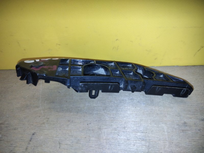 Кронштейн заднего бампера левый COROLLA 150 06-13