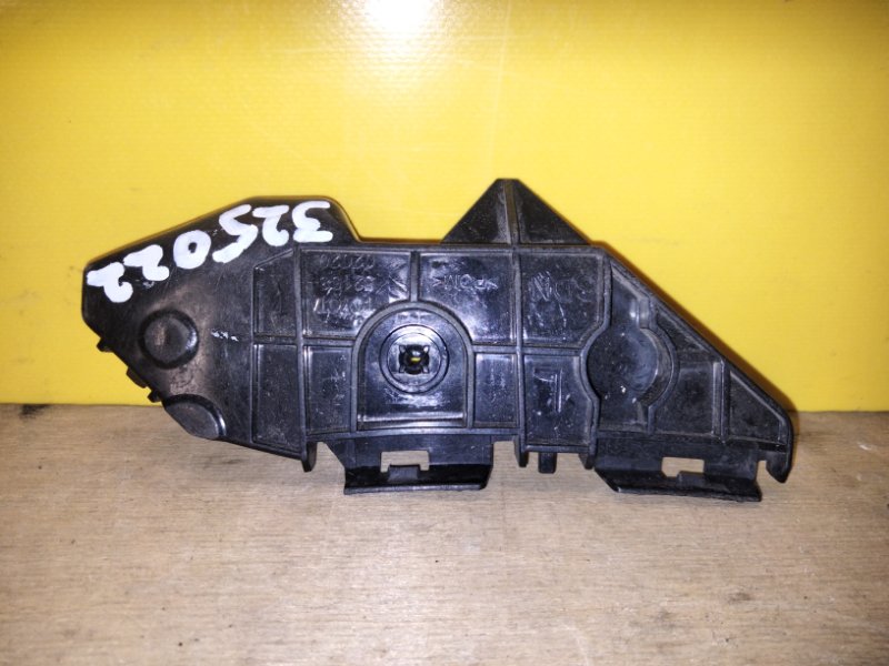 Кронштейн заднего бампера левый TOYOTA COROLLA 150 06-13 5215802020 Б/У