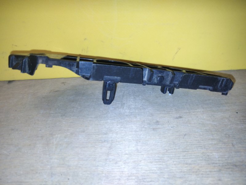 Кронштейн заднего бампера левый COROLLA 150 06-13