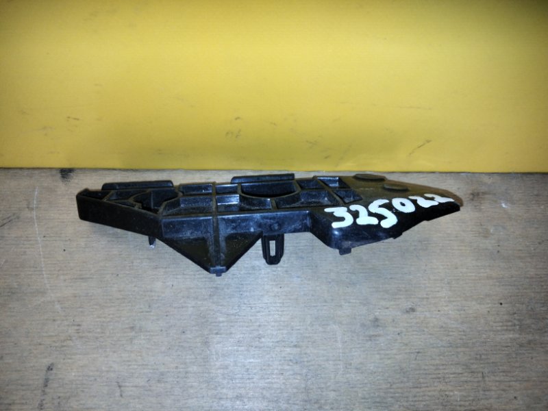 Кронштейн заднего бампера левый COROLLA 150 06-13