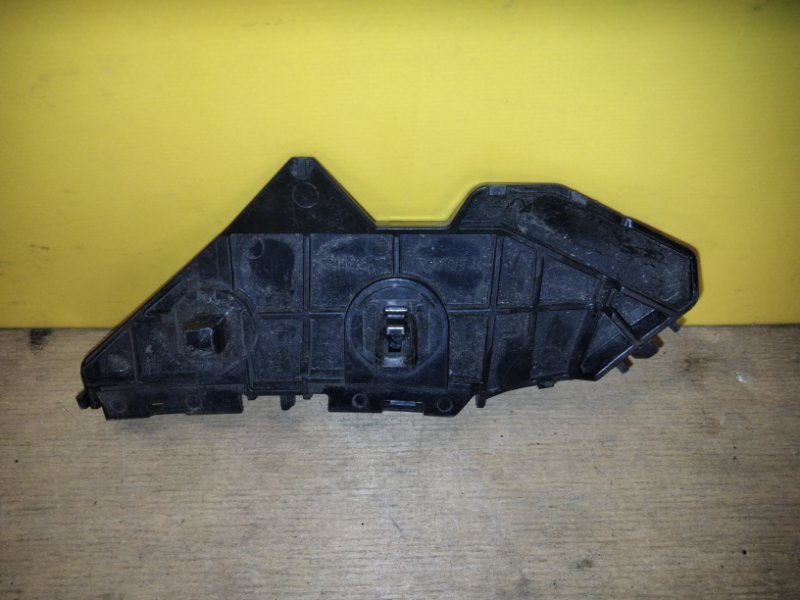 Кронштейн заднего бампера левый COROLLA 150 06-13