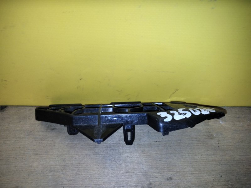 Кронштейн заднего бампера левый COROLLA 150 06-13