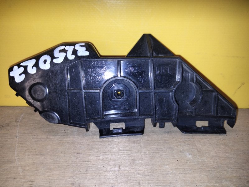 Кронштейн заднего бампера левый TOYOTA COROLLA 150 06-13 5215802020 Б/У