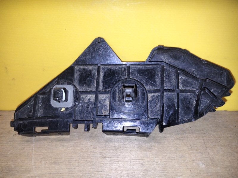 Кронштейн заднего бампера левый COROLLA 150 06-13