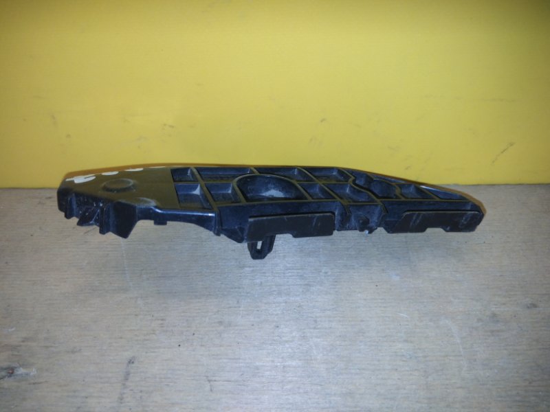 Кронштейн заднего бампера левый COROLLA 150 06-13