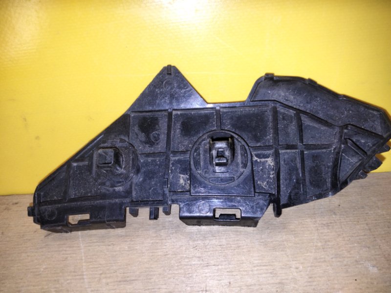 Кронштейн заднего бампера левый COROLLA 150 06-13