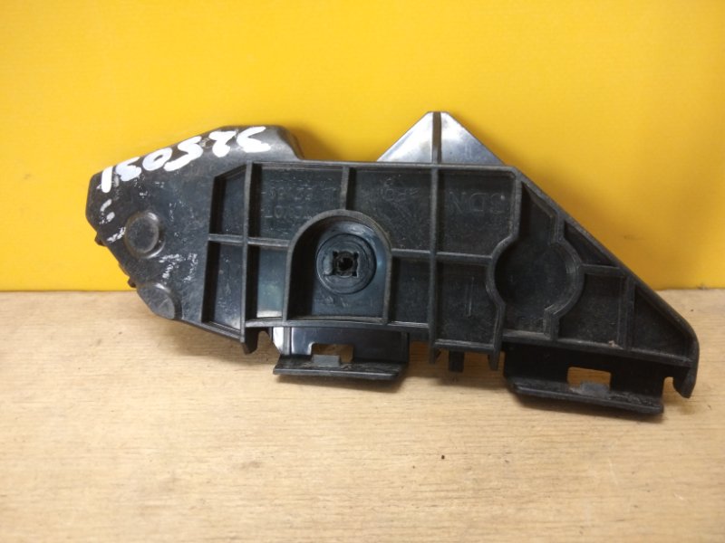 Кронштейн заднего бампера левый COROLLA 150 06-13 Кронштейн заднего бампера левый COROLLA 150 06-13