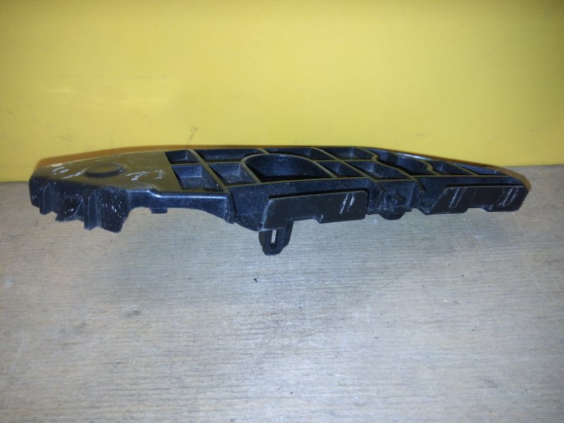 Кронштейн заднего бампера левый COROLLA 150 06-13 Кронштейн заднего бампера левый COROLLA 150 06-13