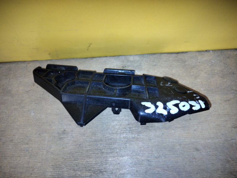 Кронштейн заднего бампера левый COROLLA 150 06-13 Кронштейн заднего бампера левый COROLLA 150 06-13