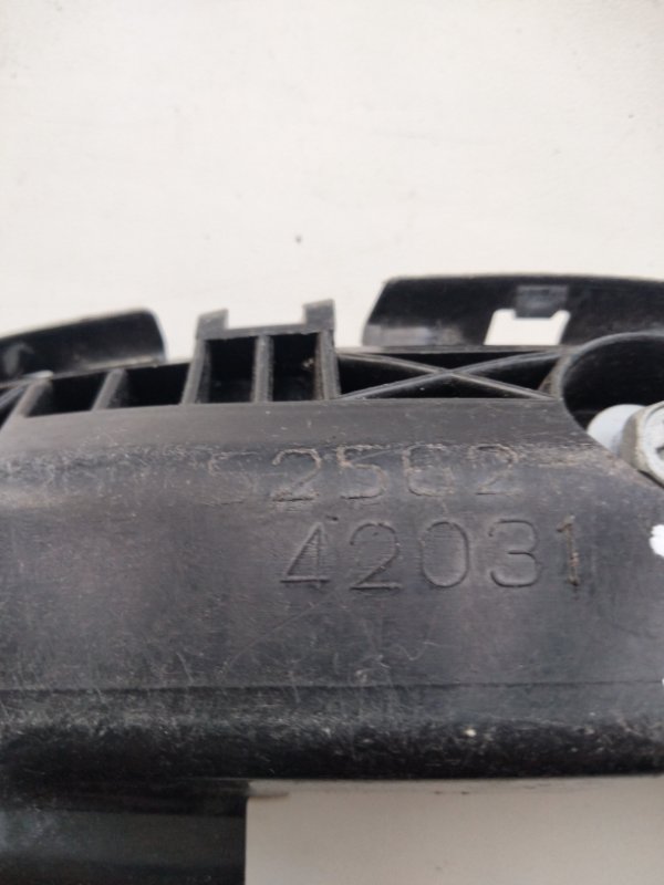 Кронштейн заднего бампера правый RAV4 05-12