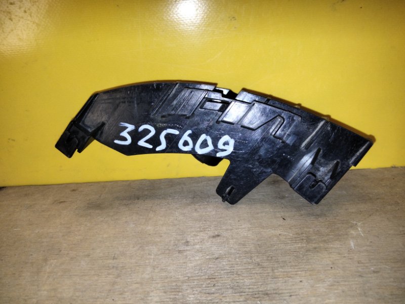 Кронштейн заднего бампера правый CT200 11-17