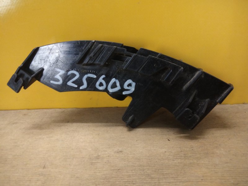 Кронштейн заднего бампера правый LEXUS CT200 11-17