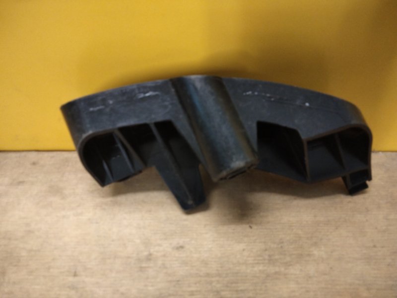 Кронштейн заднего бампера правый CT200 11-17