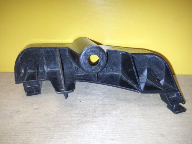 Кронштейн заднего бампера правый CT200 11-17