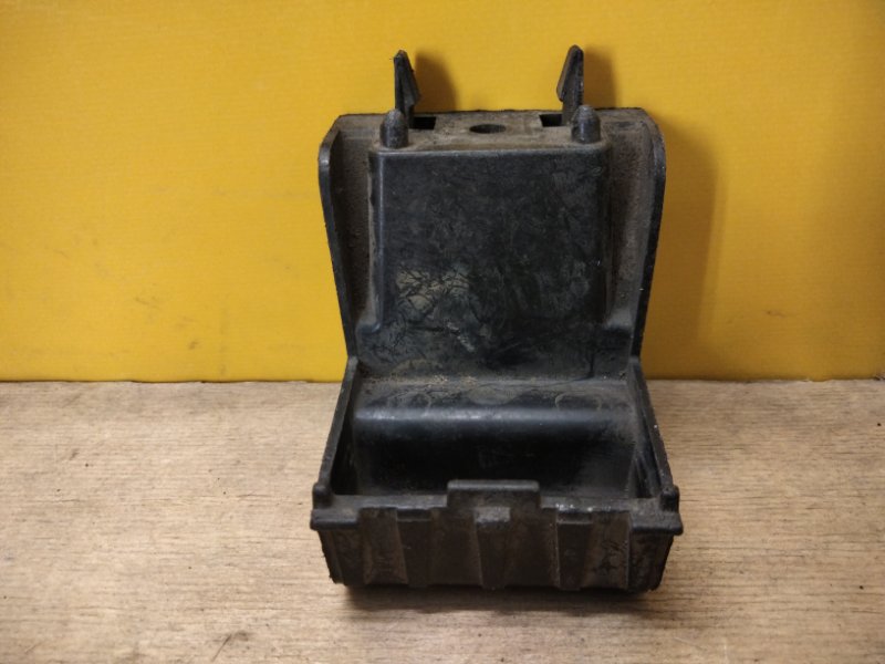 Кронштейн переднего бампера (под фарой) левый MAZDA CX-7 06-12