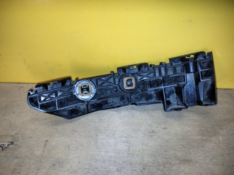 Кронштейн заднего бампера правый TOYOTA RAV4 05-12