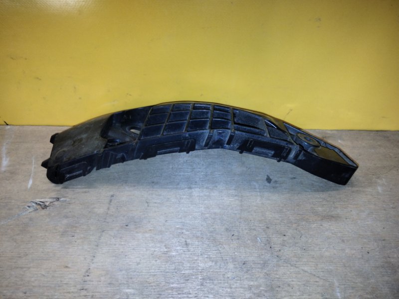 Кронштейн переднего бампера правый TOYOTA RAV4 18-