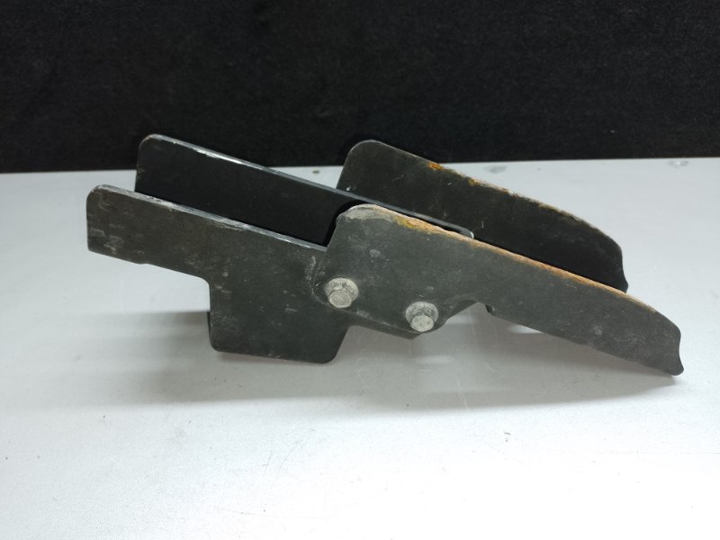 Кронштейн подножки передний правый MDX (YD2) 06-13 2007 YD2 3.7 J37A1 Кронштейн подножки передний правый MDX (YD2) 06-13 2007 YD2 3.7 J37A1