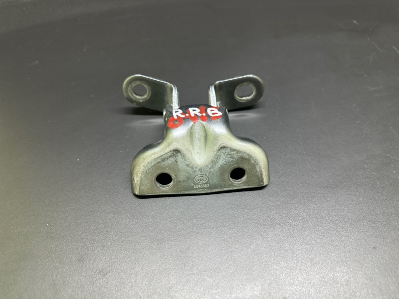 Петля двери верхняя задняя правая HYUNDAI ELANTRA AD 16- 2017 AD 2.0 G4NH 79420-D8000 Б/У