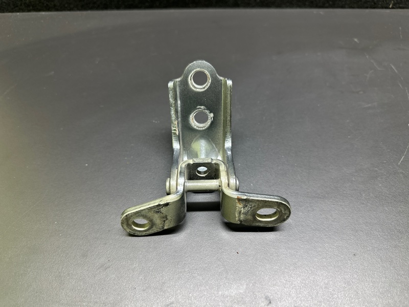 Петля двери нижняя задняя правая ELANTRA AD 16- 2017 AD 2.0 G4NH Петля двери нижняя задняя правая ELANTRA AD 16- 2017 AD 2.0 G4NH