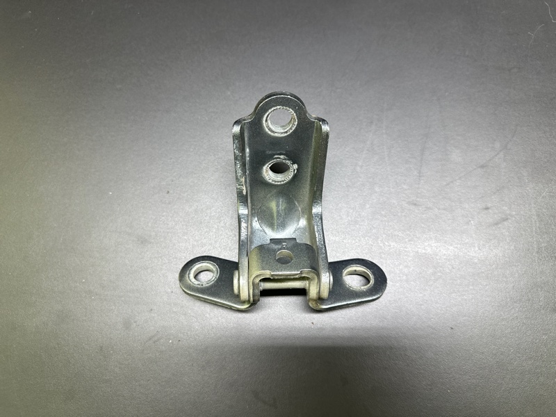 Петля двери нижняя задняя правая HYUNDAI ELANTRA AD 16- AD 2.0 G4NH Петля двери нижняя задняя правая HYUNDAI ELANTRA AD 16- AD 2.0 G4NH