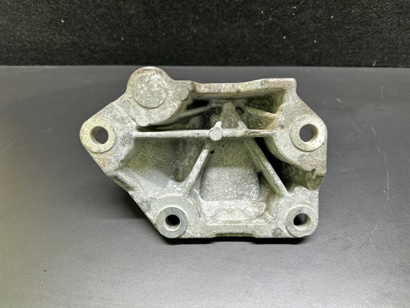 Кронштейн КПП ELANTRA AD 16- 2017 AD 2.0 G4NH Кронштейн КПП ELANTRA AD 16- 2017 AD 2.0 G4NH