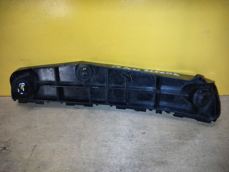 Кронштейн переднего бампера правый TOYOTA PRIUS 16- 5211547050 Б/У