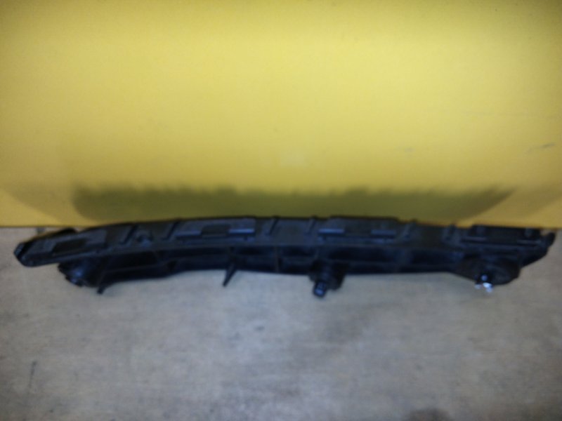 Кронштейн переднего бампера правый PRIUS 16-