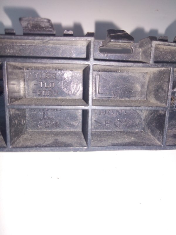 Кронштейн переднего бампера левый ACCORD CU8 / TSX 08-14