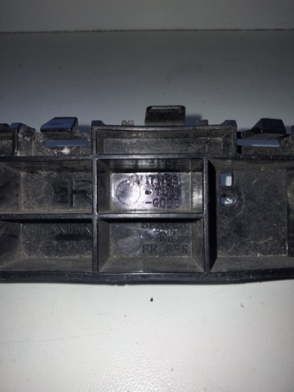 Кронштейн переднего бампера правый ACCORD CU8 / TSX 08-14