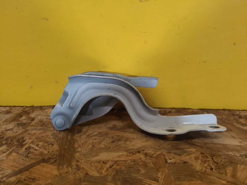 Петля капота левая HYUNDAI KONA OS 17-23 Петля капота левая HYUNDAI KONA OS 17-23