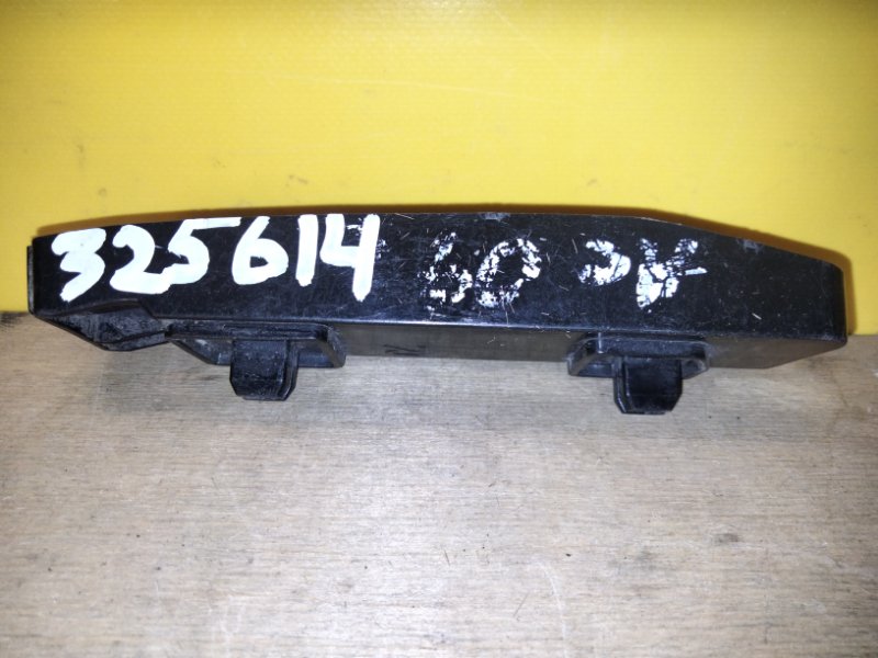 Кронштейн переднего бампера правый ACCORD CU8 / TSX 08-14