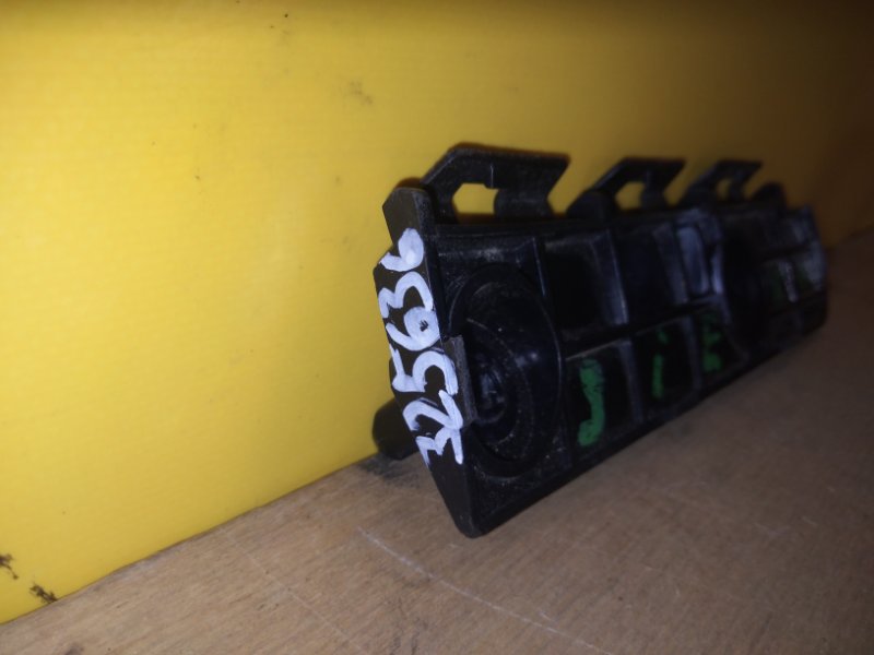 Кронштейн заднего бампера левый SIENNA 11-16 Кронштейн заднего бампера левый SIENNA 11-16