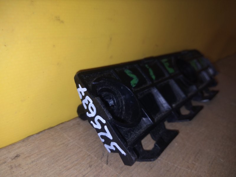 Кронштейн заднего бампера правый SIENNA 11-16