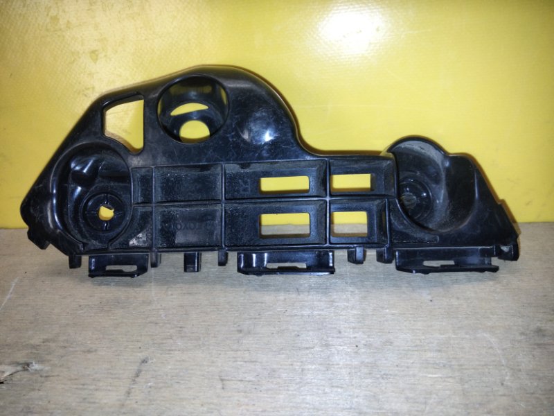 Кронштейн переднего бампера правый TOYOTA CAMRY 70 17- 5253506210 Б/У