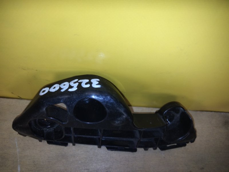 Кронштейн переднего бампера правый CAMRY 70 17-