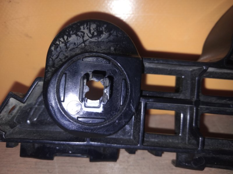 Кронштейн переднего бампера правый CAMRY 70 17-