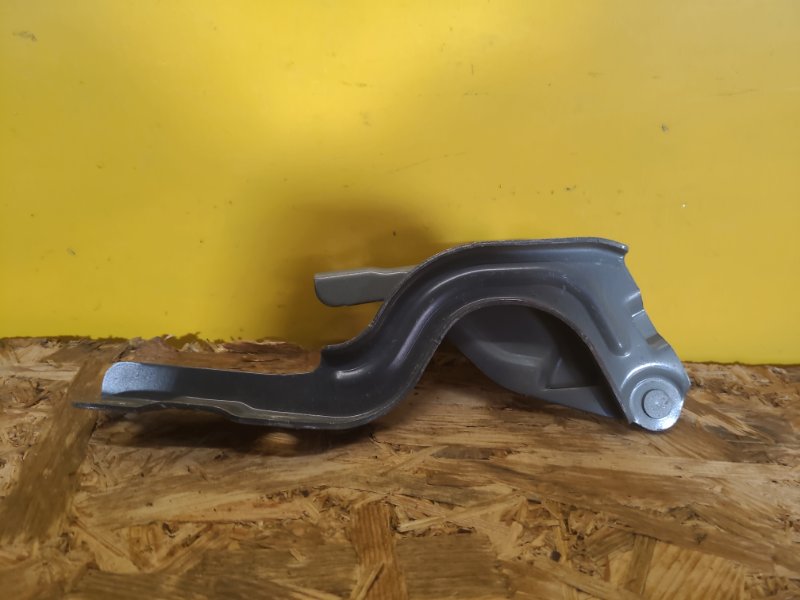 Петля капота правая HYUNDAI KONA OS 17-23 Петля капота правая HYUNDAI KONA OS 17-23