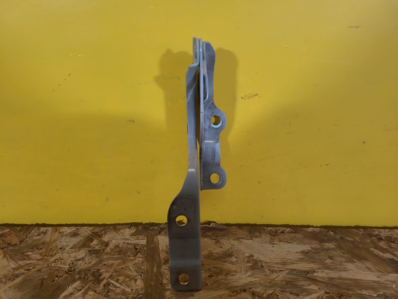 Петля капота правая KONA OS 17-23 Петля капота правая KONA OS 17-23