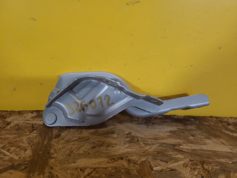 Запчасть петля капота правая HYUNDAI KONA OS 17-23 79120-J9000 Б/У Петля капота правая HYUNDAI KONA OS 17-23 79120-J9000 Б/У