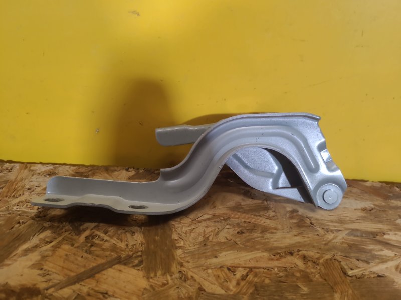 Петля капота правая HYUNDAI KONA OS 17-23 Петля капота правая HYUNDAI KONA OS 17-23