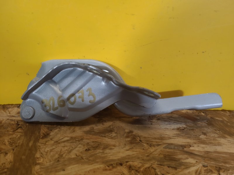 Запчасть петля капота правая HYUNDAI KONA OS 17-23 79120-J9000 Б/У Петля капота правая HYUNDAI KONA OS 17-23 79120-J9000 Б/У